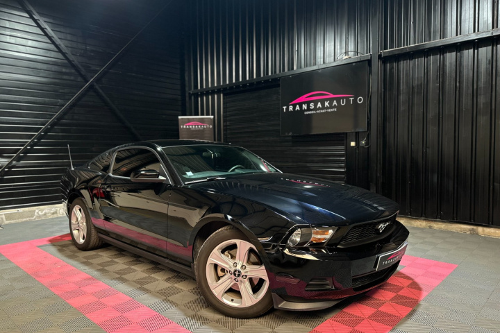 FORD MUSTANG