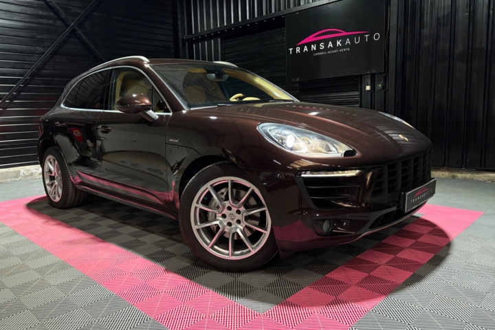 PORSCHE MACAN