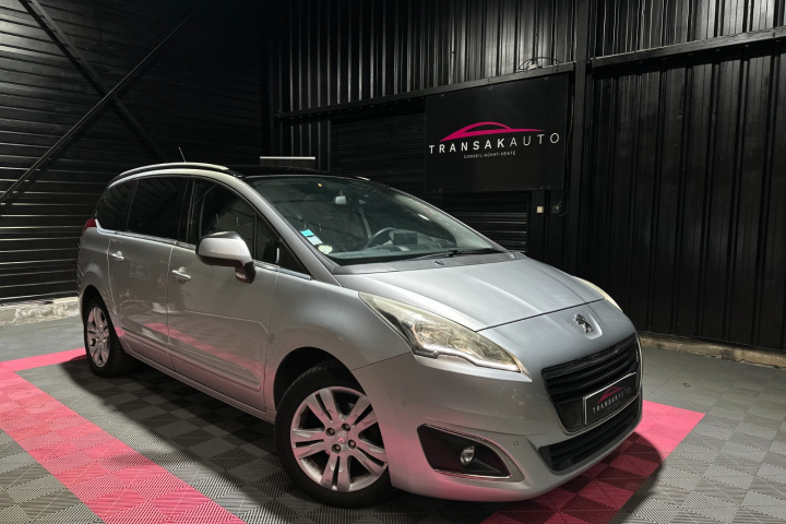 PEUGEOT 5008