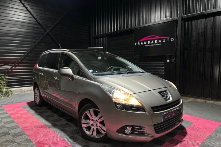 PEUGEOT 5008