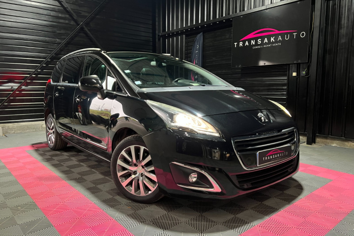 PEUGEOT 5008